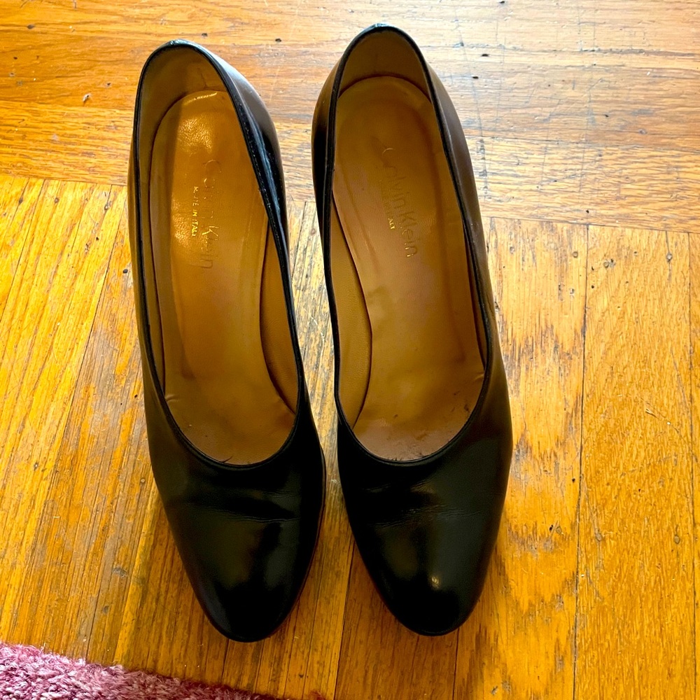 Calvin Kline black pumps